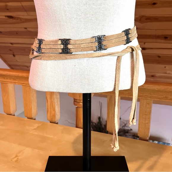 Accessories - Western Boho Suede Tan Vtg Multi-Strap Belt with Silver Floral Accents Size OS
